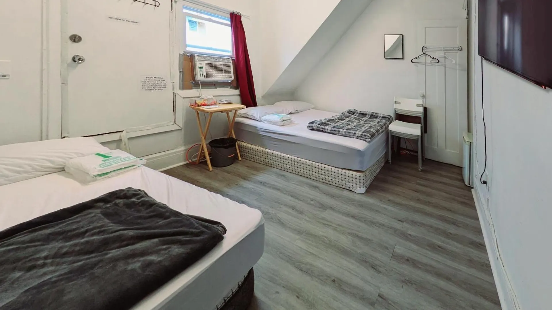 Quadruple Private Room With Netflix & Laundry, Balcony & Self Check-In location